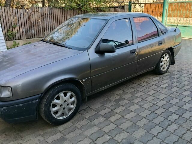 Опель Вектра 1991 у Чернівцях на Automoto.ua Сірий Опель Вектра, об'ємом двигуна 1.6 л та пробігом 330 тис. км за 775 $, фото 1 на Automoto.ua