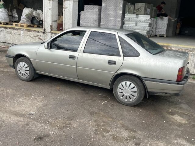 Сірий Опель Вектра, об'ємом двигуна 1.8 л та пробігом 200 тис. км за 1700 $, фото 1 на Automoto.ua