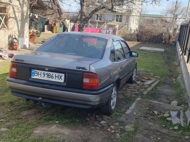 Сірий Опель Вектра, об'ємом двигуна 1.6 л та пробігом 300 тис. км за 1100 $, фото 1 на Automoto.ua