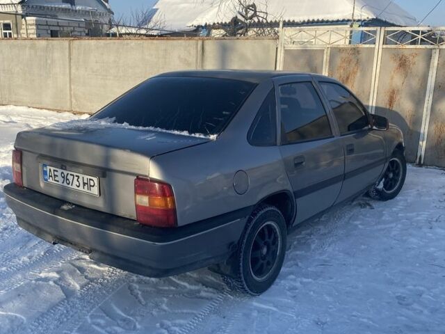 Серый Опель Вектра, объемом двигателя 1.6 л и пробегом 1000 тыс. км за 1300 $, фото 1 на Automoto.ua