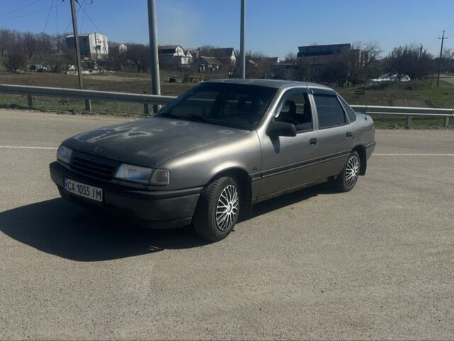 Сірий Опель Вектра, об'ємом двигуна 1.6 л та пробігом 250 тис. км за 950 $, фото 1 на Automoto.ua