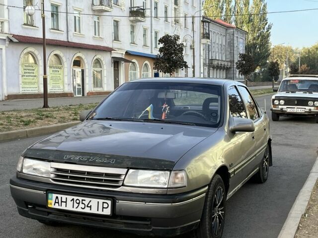 Серый Опель Вектра, объемом двигателя 1.6 л и пробегом 420 тыс. км за 1600 $, фото 1 на Automoto.ua