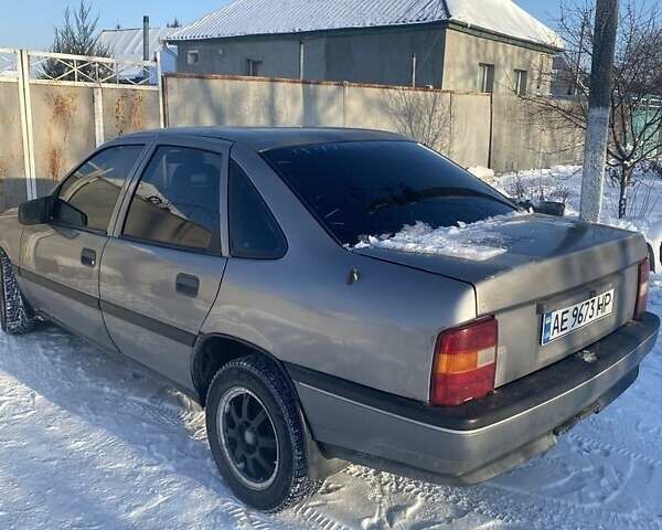 Серый Опель Вектра, объемом двигателя 1.6 л и пробегом 1000 тыс. км за 1300 $, фото 1 на Automoto.ua