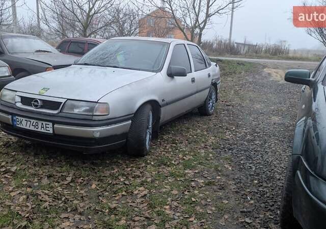 Сірий Опель Вектра, об'ємом двигуна 1.6 л та пробігом 350 тис. км за 1450 $, фото 1 на Automoto.ua