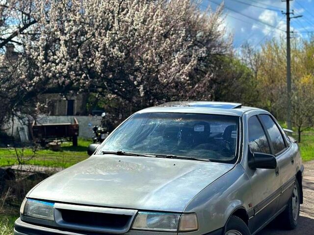 Серый Опель Вектра, объемом двигателя 2.5 л и пробегом 0 тыс. км за 1600 $, фото 1 на Automoto.ua