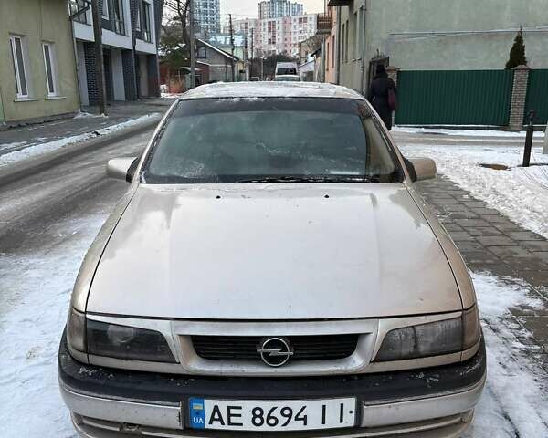 Серый Опель Вектра, объемом двигателя 1.8 л и пробегом 306 тыс. км за 1100 $, фото 1 на Automoto.ua