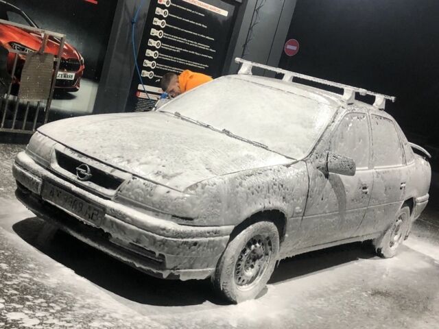 Серый Опель Вектра, объемом двигателя 1.6 л и пробегом 412 тыс. км за 850 $, фото 1 на Automoto.ua