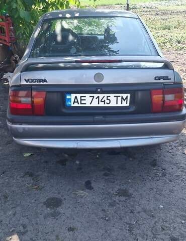 Сірий Опель Вектра, об'ємом двигуна 1.8 л та пробігом 260 тис. км за 1500 $, фото 1 на Automoto.ua