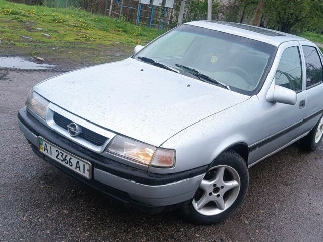 Серый Опель Вектра, объемом двигателя 1.8 л и пробегом 300 тыс. км за 1300 $, фото 1 на Automoto.ua