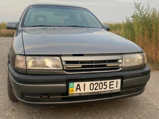 Сірий Опель Вектра, об'ємом двигуна 1.8 л та пробігом 545 тис. км за 2500 $, фото 1 на Automoto.ua