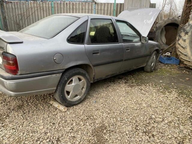 Серый Опель Вектра, объемом двигателя 1.7 л и пробегом 390 тыс. км за 450 $, фото 1 на Automoto.ua