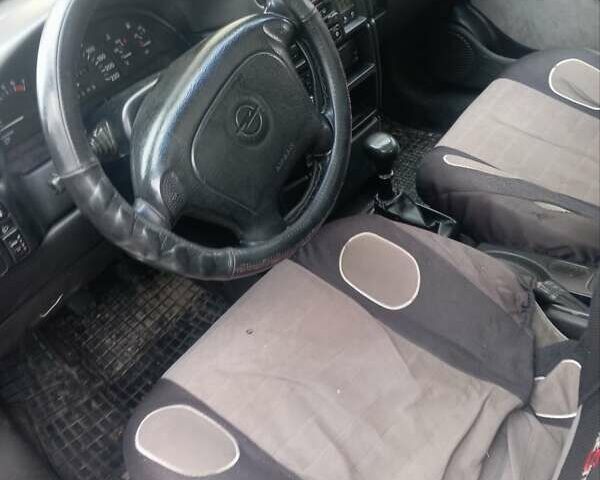 Сірий Опель Вектра, об'ємом двигуна 2 л та пробігом 317 тис. км за 1150 $, фото 1 на Automoto.ua