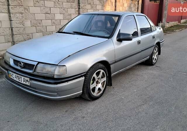 Серый Опель Вектра, объемом двигателя 2 л и пробегом 325 тыс. км за 950 $, фото 1 на Automoto.ua