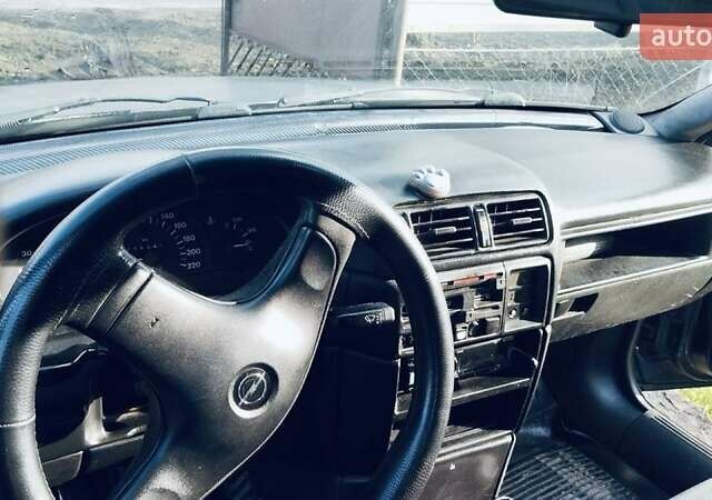 Серый Опель Вектра, объемом двигателя 1.8 л и пробегом 445 тыс. км за 1070 $, фото 1 на Automoto.ua