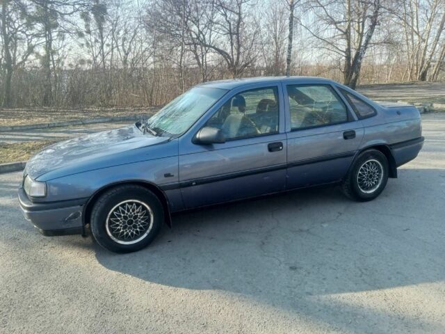 Серый Опель Вектра, объемом двигателя 1.8 л и пробегом 300 тыс. км за 1199 $, фото 1 на Automoto.ua