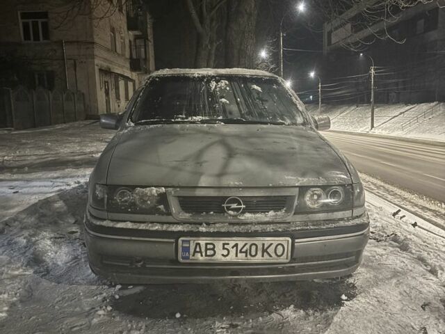 Серый Опель Вектра, объемом двигателя 1.8 л и пробегом 200 тыс. км за 550 $, фото 1 на Automoto.ua
