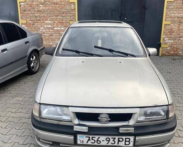 Сірий Опель Вектра, об'ємом двигуна 1.6 л та пробігом 300 тис. км за 1000 $, фото 1 на Automoto.ua