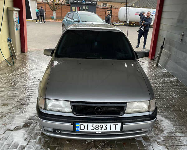 Серый Опель Вектра, объемом двигателя 2 л и пробегом 200 тыс. км за 1700 $, фото 1 на Automoto.ua