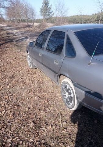 Серый Опель Вектра, объемом двигателя 1.6 л и пробегом 233 тыс. км за 1300 $, фото 1 на Automoto.ua