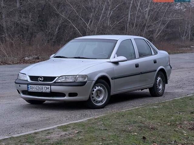 Серый Опель Вектра, объемом двигателя 1.8 л и пробегом 234 тыс. км за 1999 $, фото 1 на Automoto.ua
