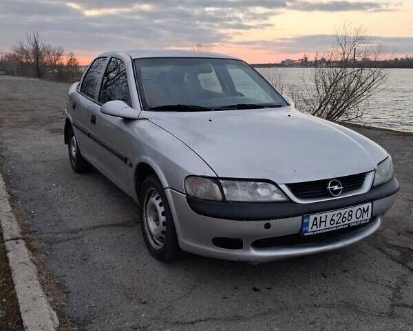 Сірий Опель Вектра, об'ємом двигуна 1.8 л та пробігом 210 тис. км за 1939 $, фото 1 на Automoto.ua