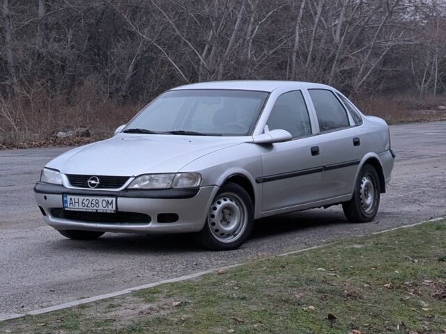 Серый Опель Вектра, объемом двигателя 1.8 л и пробегом 234 тыс. км за 1999 $, фото 1 на Automoto.ua