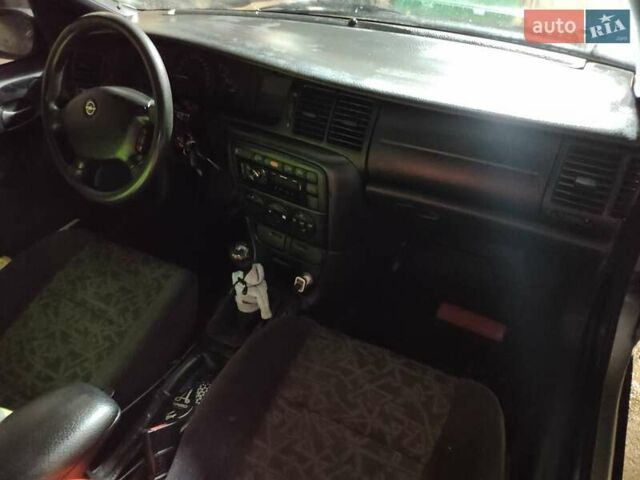 Серый Опель Вектра, объемом двигателя 1.6 л и пробегом 358 тыс. км за 1950 $, фото 1 на Automoto.ua