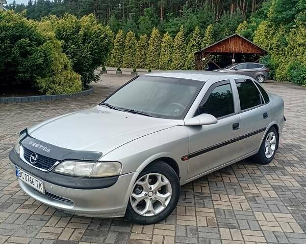 Сірий Опель Вектра, об'ємом двигуна 1.6 л та пробігом 253 тис. км за 3200 $, фото 1 на Automoto.ua