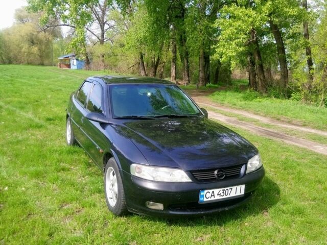 Серый Опель Вектра, объемом двигателя 2 л и пробегом 280 тыс. км за 3000 $, фото 1 на Automoto.ua