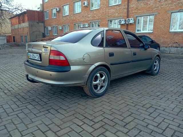 Серый Опель Вектра, объемом двигателя 1.6 л и пробегом 170 тыс. км за 2100 $, фото 1 на Automoto.ua