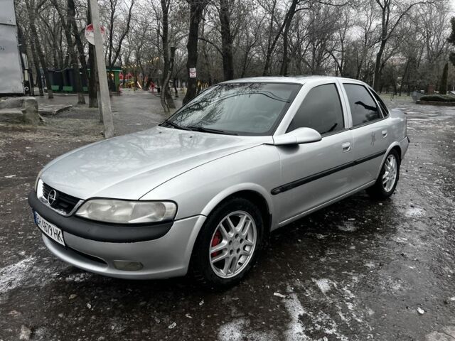 Серый Опель Вектра, объемом двигателя 2 л и пробегом 300 тыс. км за 2300 $, фото 1 на Automoto.ua