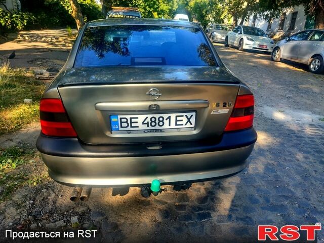 Сірий Опель Вектра, об'ємом двигуна 2.5 л та пробігом 230 тис. км за 1500 $, фото 1 на Automoto.ua