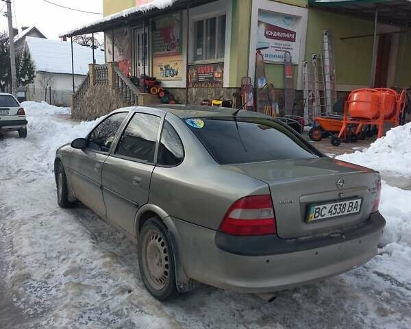 Серый Опель Вектра, объемом двигателя 0 л и пробегом 294 тыс. км за 2200 $, фото 1 на Automoto.ua