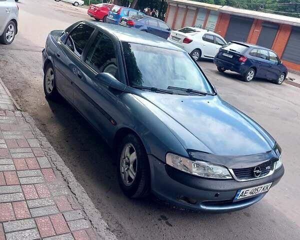 Сірий Опель Вектра, об'ємом двигуна 2.5 л та пробігом 303 тис. км за 2300 $, фото 1 на Automoto.ua