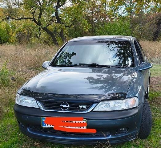 Серый Опель Вектра, объемом двигателя 2.5 л и пробегом 323 тыс. км за 2800 $, фото 1 на Automoto.ua