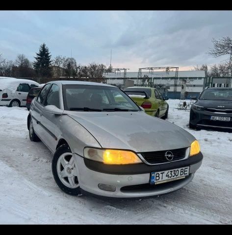 Серый Опель Вектра, объемом двигателя 1 л и пробегом 300 тыс. км за 1700 $, фото 1 на Automoto.ua