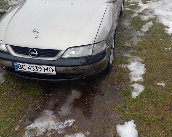 Серый Опель Вектра, объемом двигателя 1.8 л и пробегом 276 тыс. км за 2800 $, фото 1 на Automoto.ua