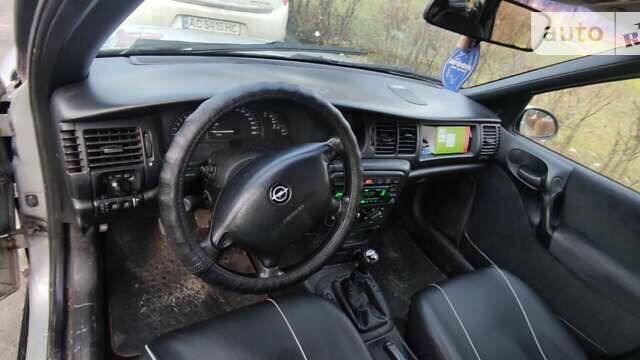 Серый Опель Вектра, объемом двигателя 1.6 л и пробегом 290 тыс. км за 1000 $, фото 1 на Automoto.ua