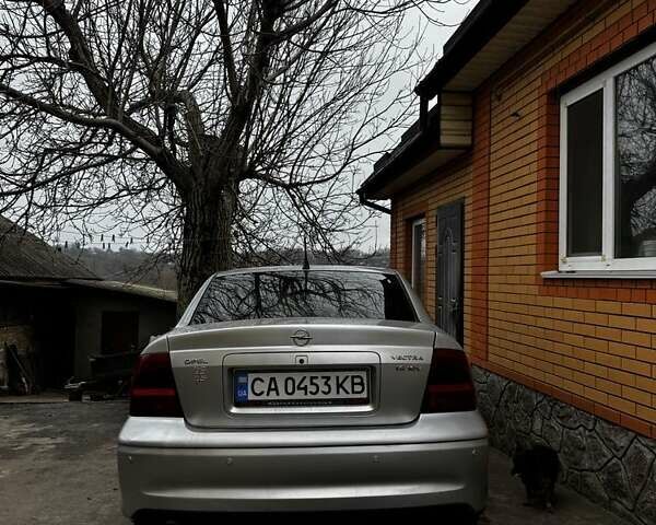Сірий Опель Вектра, об'ємом двигуна 1.8 л та пробігом 270 тис. км за 2650 $, фото 1 на Automoto.ua
