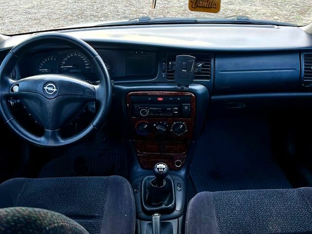 Сірий Опель Вектра, об'ємом двигуна 1.6 л та пробігом 267 тис. км за 2500 $, фото 1 на Automoto.ua