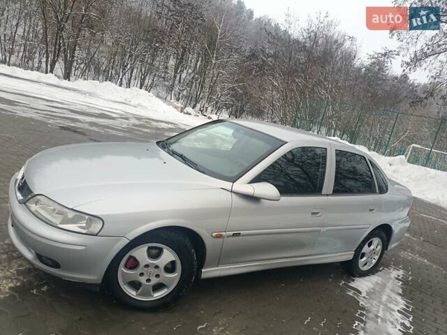 Сірий Опель Вектра, об'ємом двигуна 1.6 л та пробігом 124 тис. км за 3800 $, фото 1 на Automoto.ua