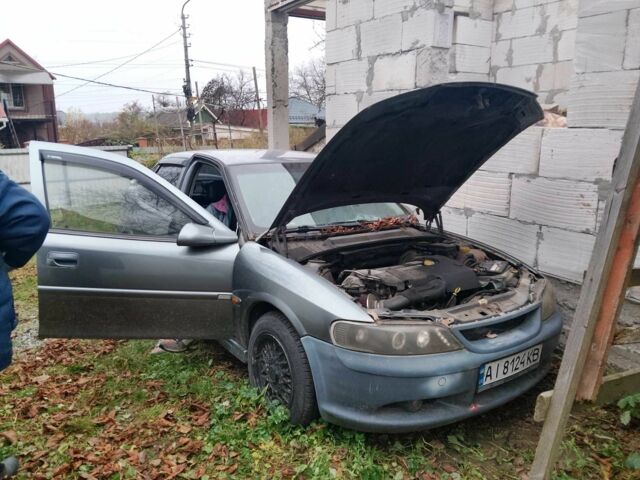 Серый Опель Вектра, объемом двигателя 2.2 л и пробегом 300 тыс. км за 1800 $, фото 1 на Automoto.ua