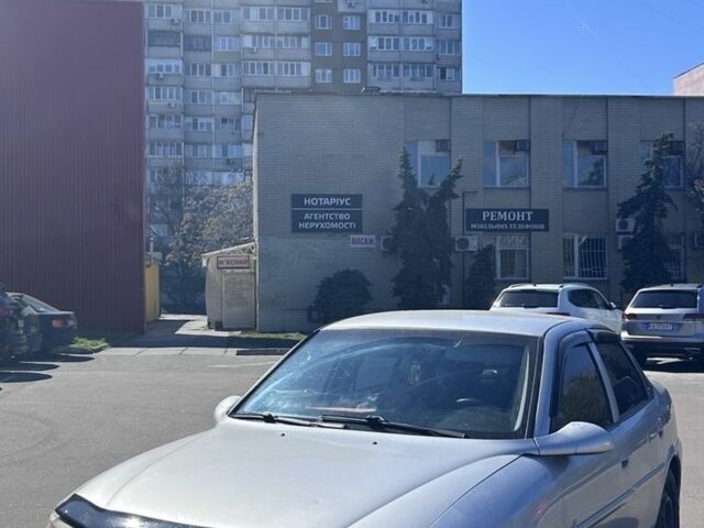 Серый Опель Вектра, объемом двигателя 1.6 л и пробегом 539 тыс. км за 2100 $, фото 1 на Automoto.ua