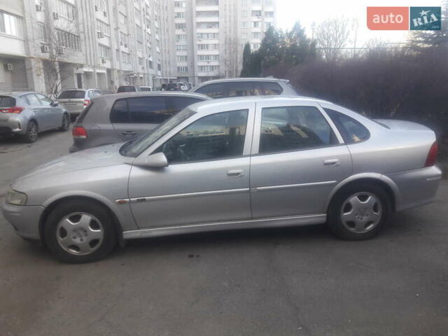 Сірий Опель Вектра, об'ємом двигуна 2 л та пробігом 167 тис. км за 3200 $, фото 1 на Automoto.ua