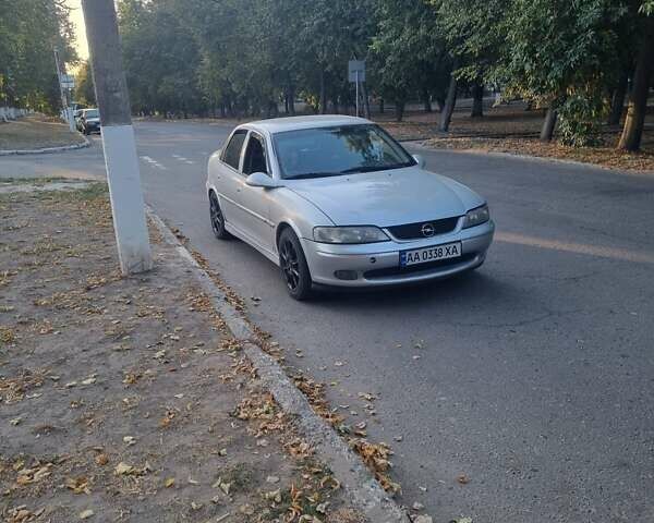 Сірий Опель Вектра, об'ємом двигуна 2 л та пробігом 262 тис. км за 3200 $, фото 1 на Automoto.ua