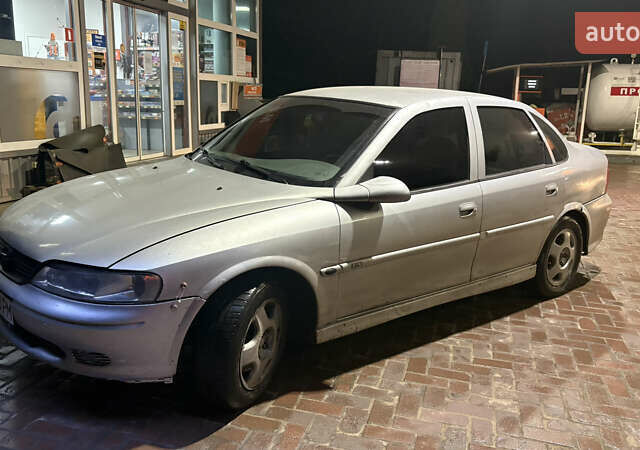 Сірий Опель Вектра, об'ємом двигуна 1.79 л та пробігом 383 тис. км за 2099 $, фото 1 на Automoto.ua