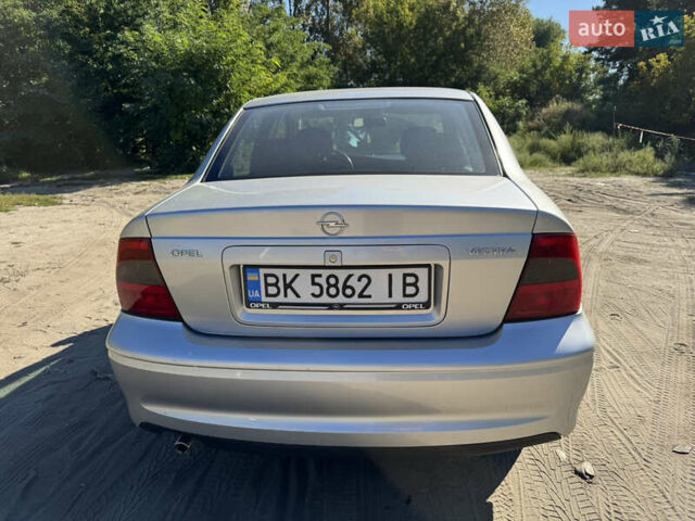 Сірий Опель Вектра, об'ємом двигуна 1.6 л та пробігом 213 тис. км за 4300 $, фото 1 на Automoto.ua