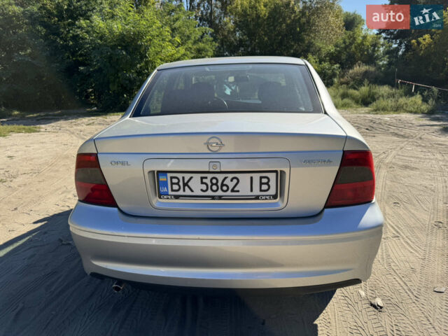 Сірий Опель Вектра, об'ємом двигуна 1.6 л та пробігом 213 тис. км за 3800 $, фото 1 на Automoto.ua