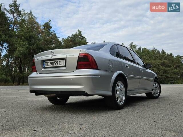 Сірий Опель Вектра, об'ємом двигуна 1.8 л та пробігом 315 тис. км за 3200 $, фото 1 на Automoto.ua