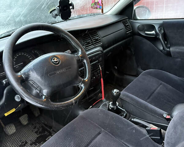 Серый Опель Вектра, объемом двигателя 1.99 л и пробегом 338 тыс. км за 2650 $, фото 1 на Automoto.ua